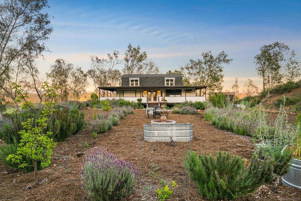 Escondido, CA 92027,23898 Crown Hill Lane