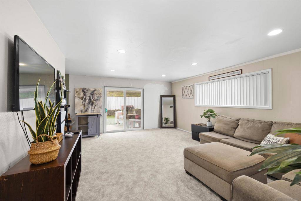 Santee, CA 92071,9208 Shadow Hill Rd