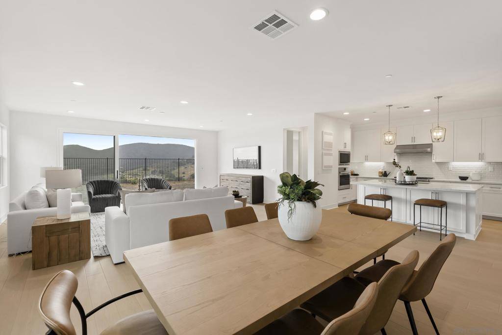 San Marcos, CA 92069,1242 Topanga Dr