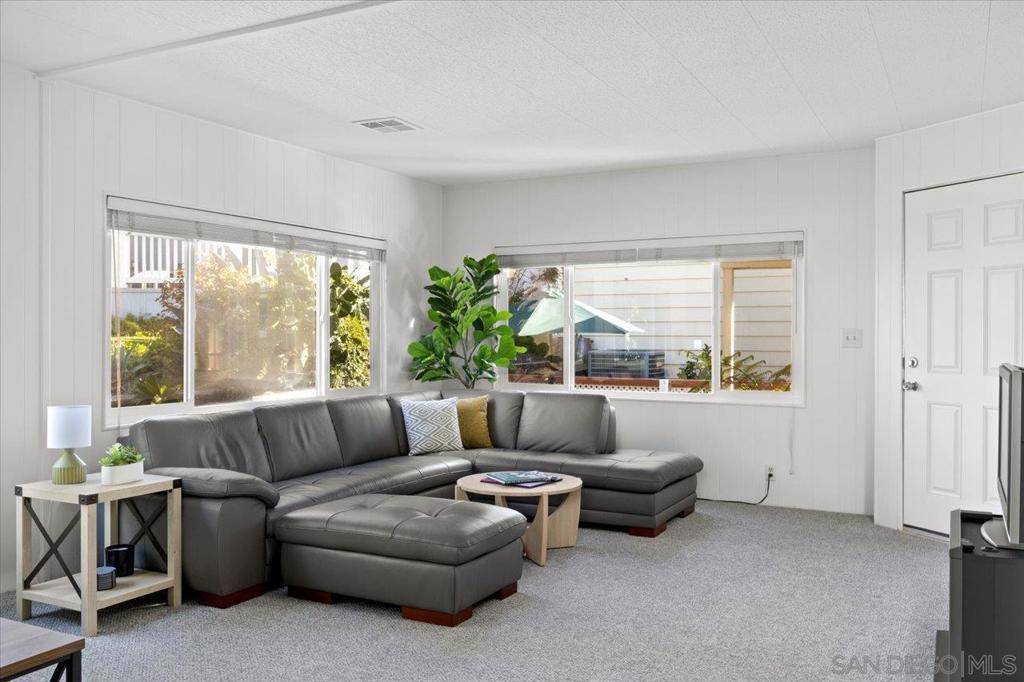 Carlsbad, CA 92011,7318 San Luis Street