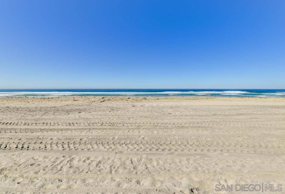 San Diego, CA 92109,803 Vanitie Ct