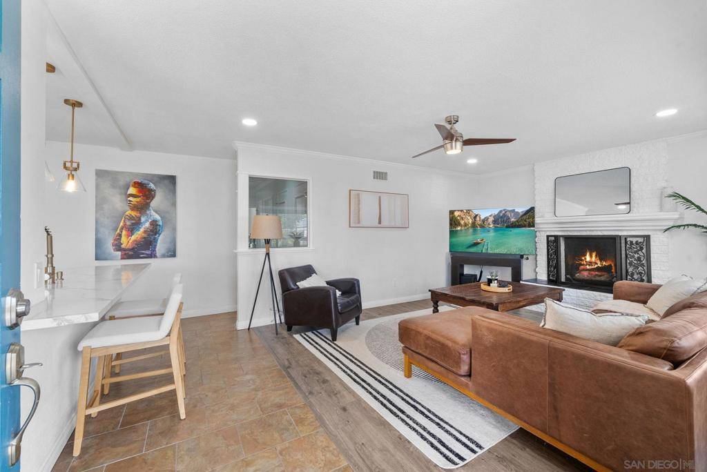 San Diego, CA 92117,4182 Seri Street