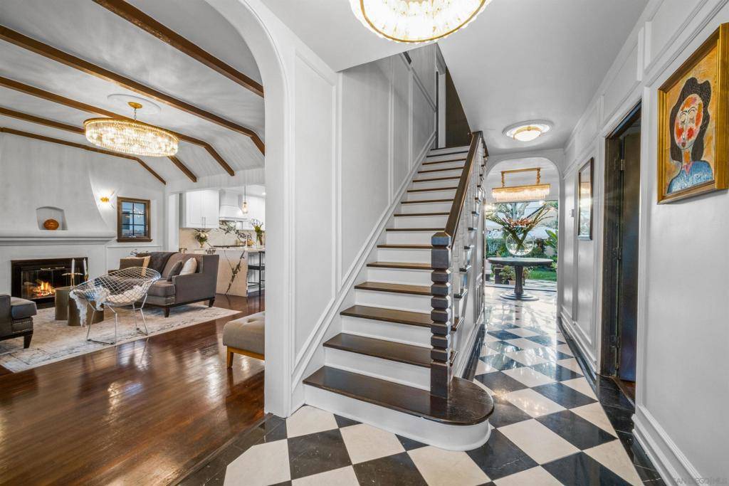 Coronado, CA 92118,340 B Ave