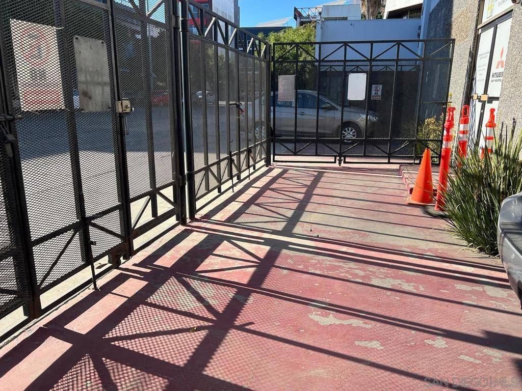 Outside Area (inside Ca), CA 99999,10025 Juan Cordero St