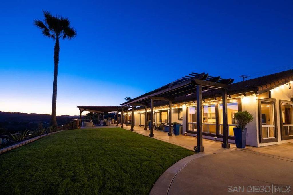 Valley Center, CA 92082,28382 Beija Flor