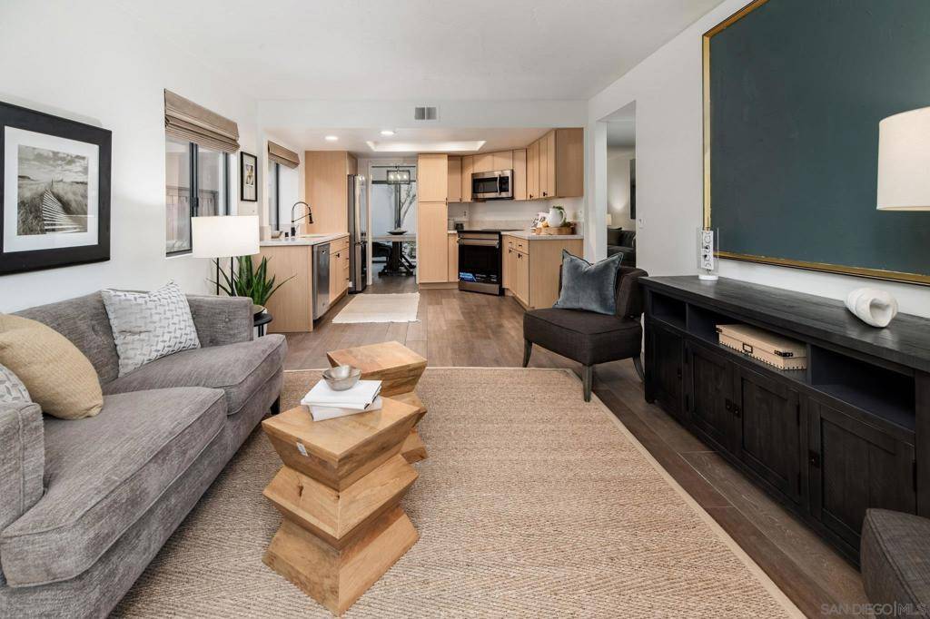 Carlsbad, CA 92011,6882 Alderwood Dr