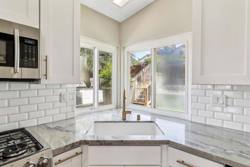 2431 Bobcat Gln Escondido, CA 92029