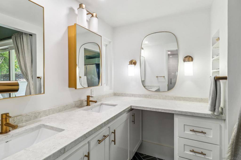 2431 Bobcat Gln Escondido, CA 92029