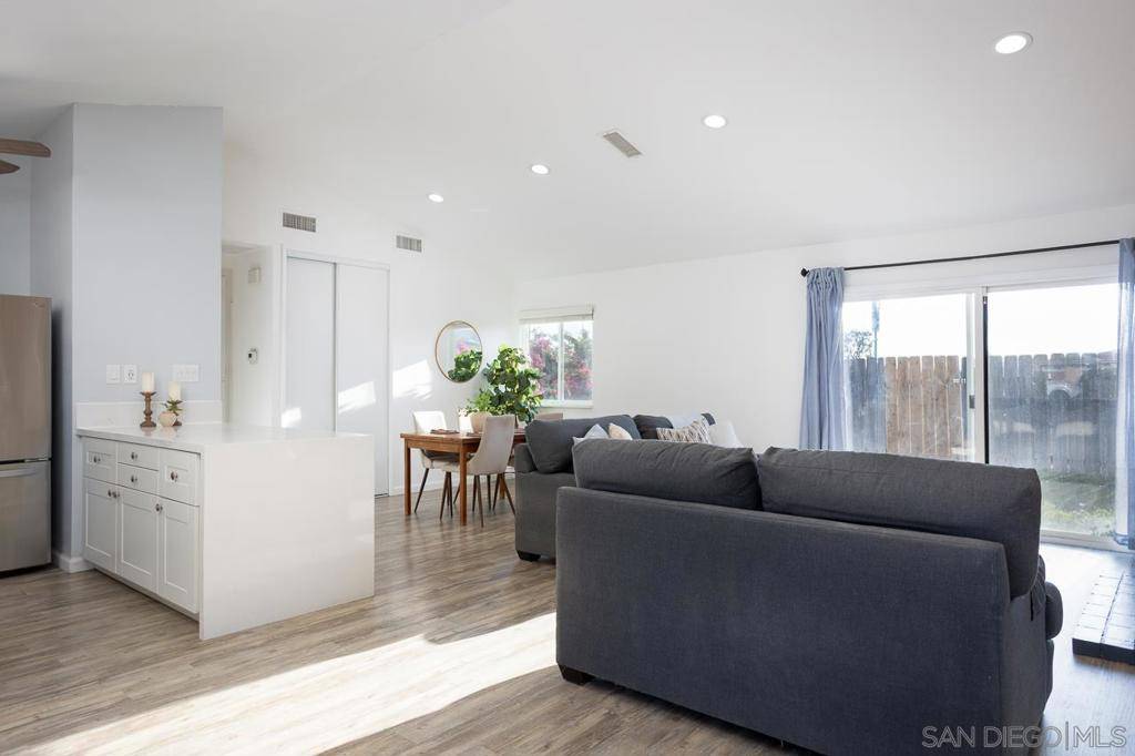 Santee, CA 92071,9956 Cleary St
