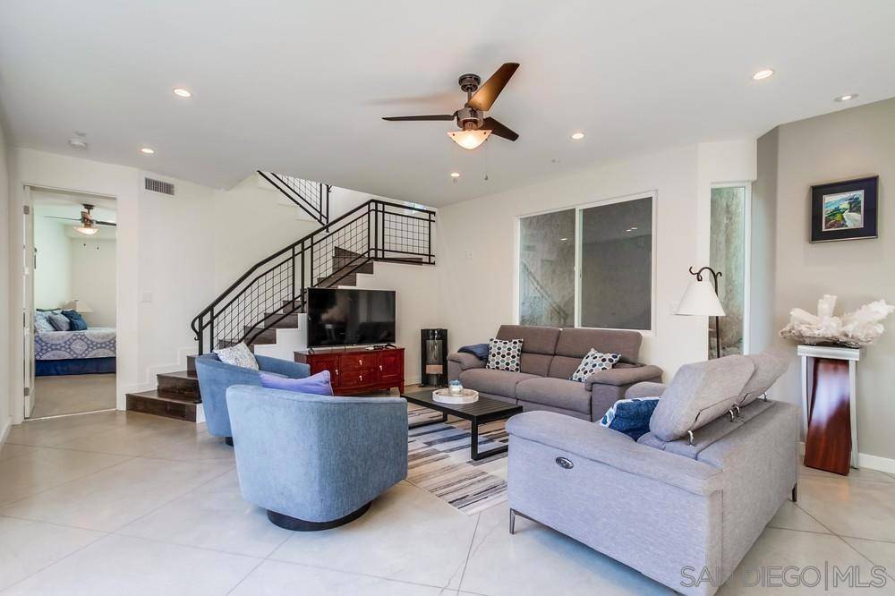 Escondido, CA 92026,28548 Meadow Glen Way W