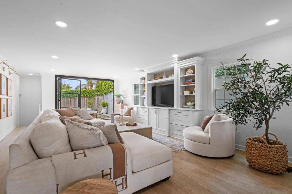 La Jolla, CA 92037,510 Forward St