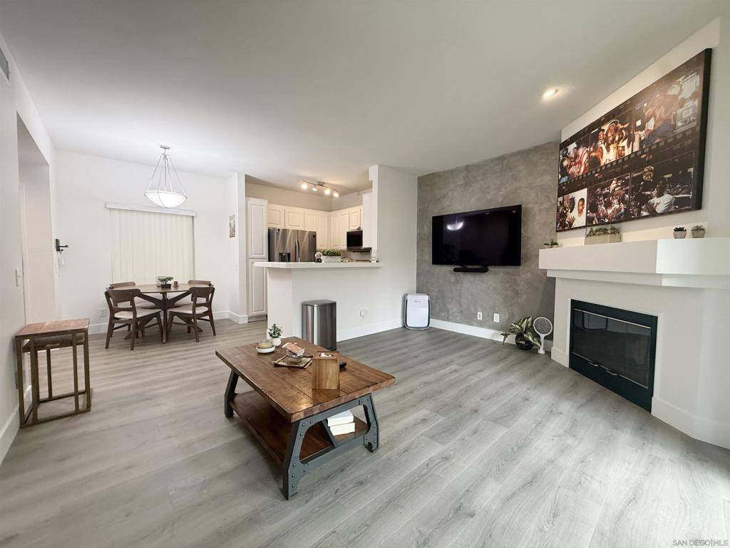 San Diego, CA 92108,2220 Camino De La Reina #5214