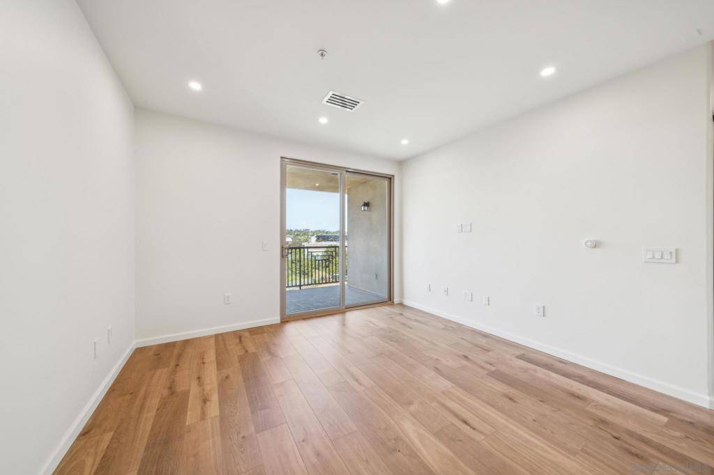 San Diego, CA 92130,3877 Pell Place #313