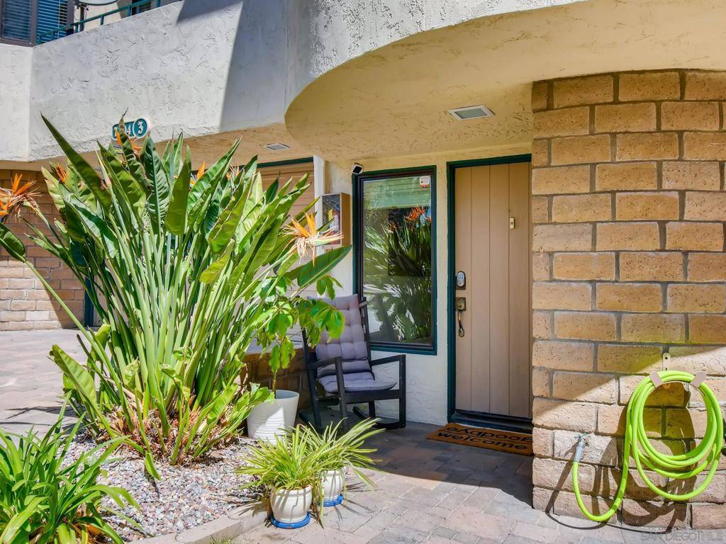 Carlsbad, CA 92009,7304 Alicante Rd #2