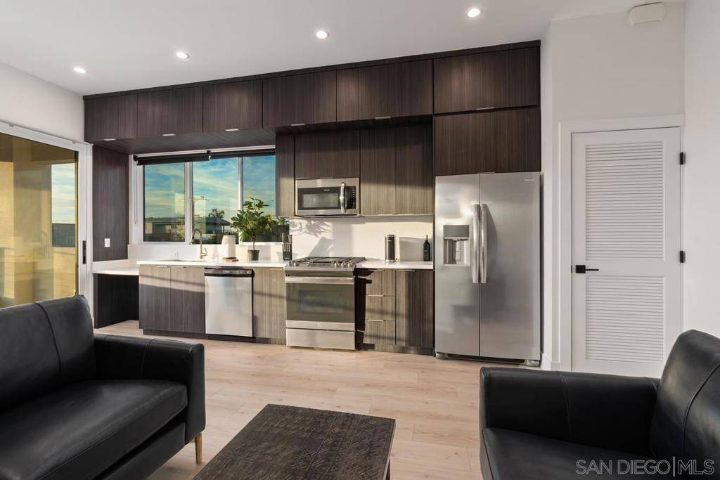 San Diego, CA 92101,2015 Albatross St