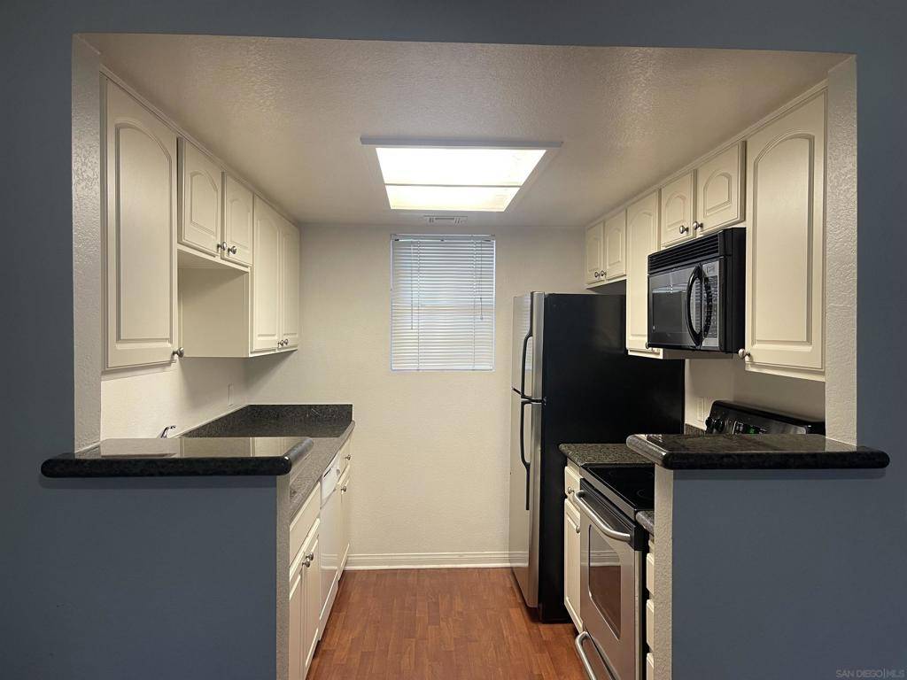 San Diego, CA 92128,12047 Alta Carmel Ct #192