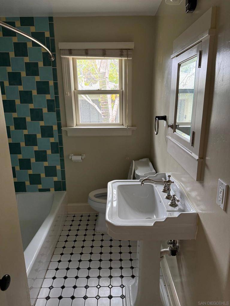 Oceanside, CA 92054,619 Rockledge St