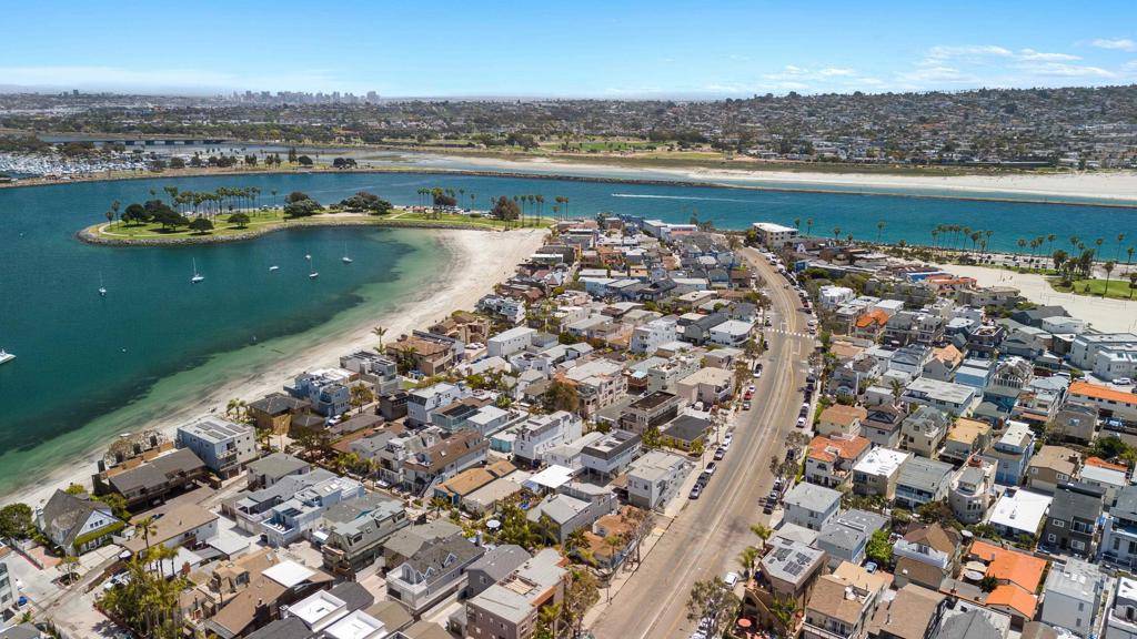 San Diego, CA 92109,805 Brighton Court