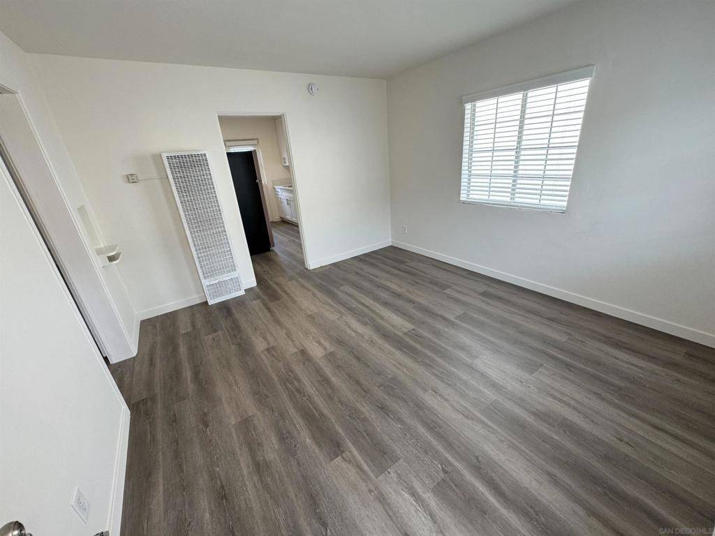 San Diego, CA 92107,5058 Santa Monica Ave #5064.5
