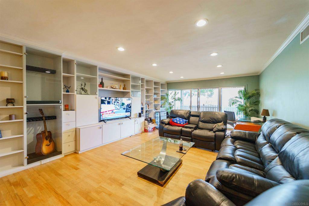 La Mesa, CA 91942,4900 Rosehedge #210