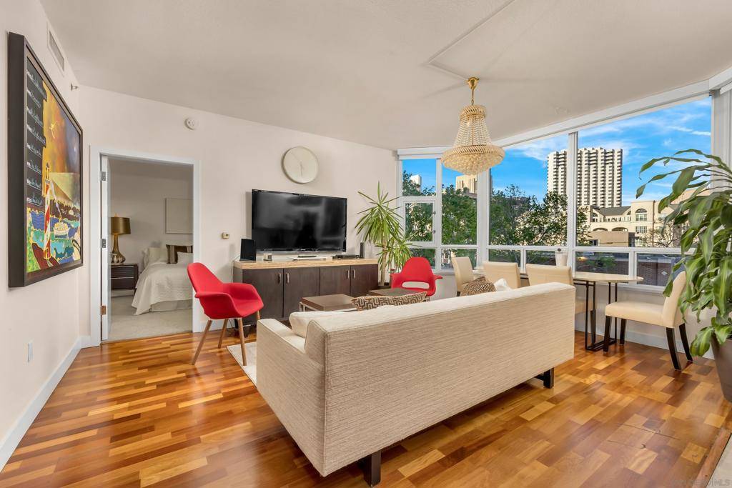 San Diego, CA 92101,700 W Harbor Drive #302