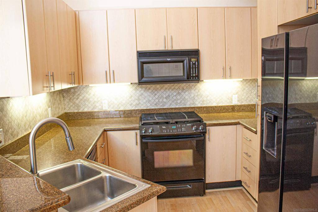 San Diego, CA 92101,1465 C Street #3610