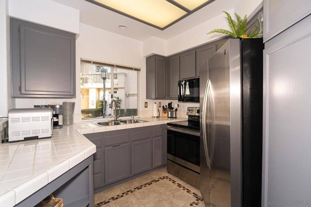 San Diego, CA 92122,7254 Shoreline Dr #131