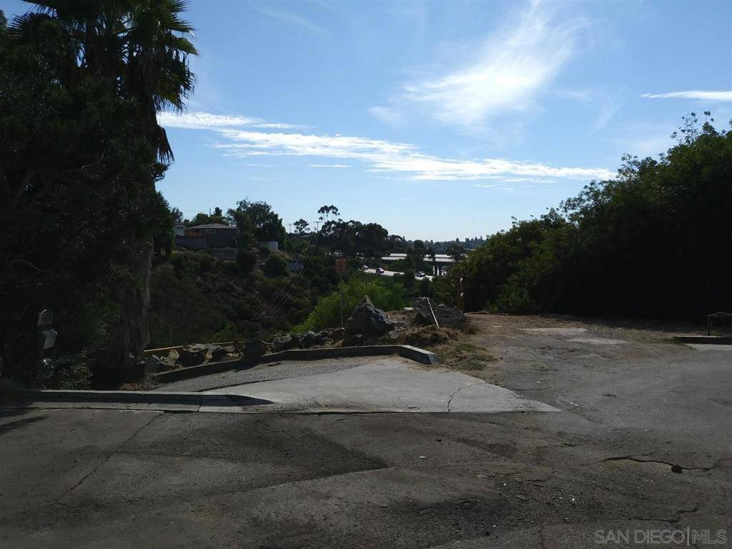 San Diego, CA 92105,2859 Th St