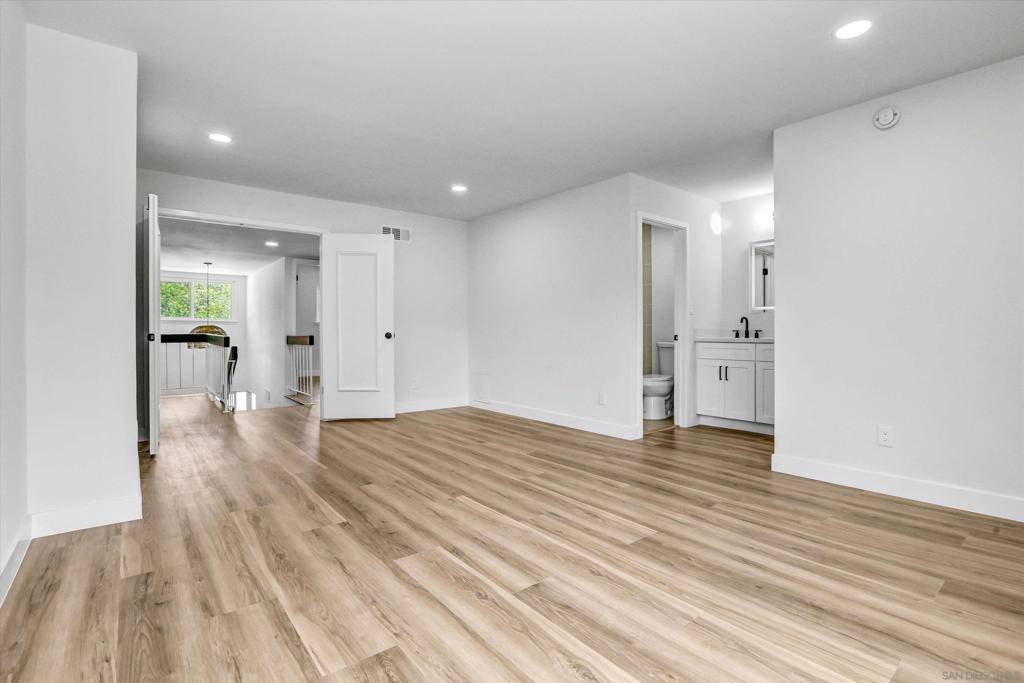 Chatsworth, CA 91311,10520 Larwin Ave #4