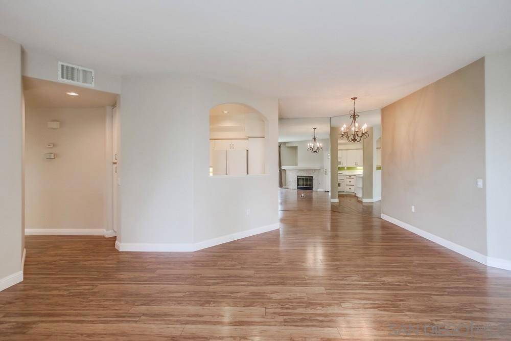 San Diego, CA 92128,12079 Tivoli Park Row #4