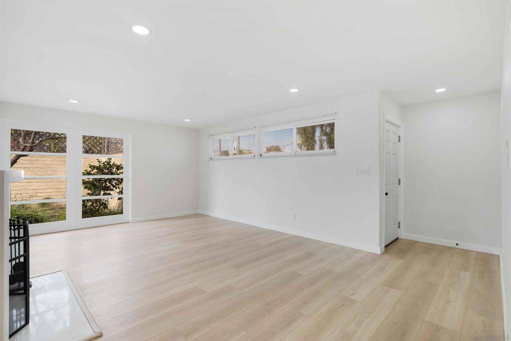 Coronado, CA 92118,275 F Avenue