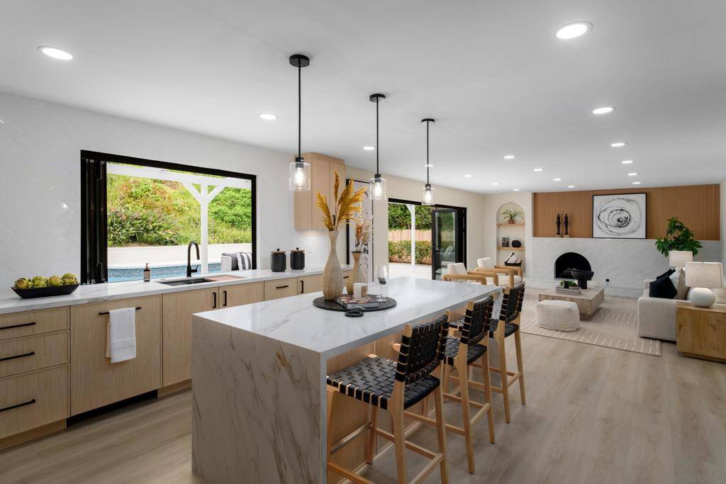 Carlsbad, CA 92009,3326 Fosca St
