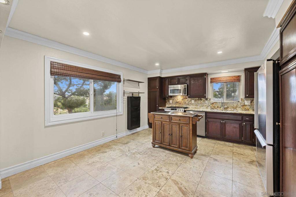 Escondido, CA 92027,1973 Kinross Ct