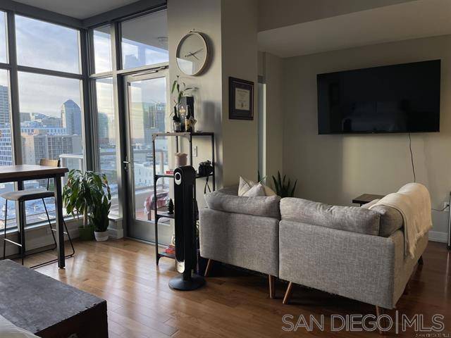 San Diego, CA 92101,575 6th ave #1109
