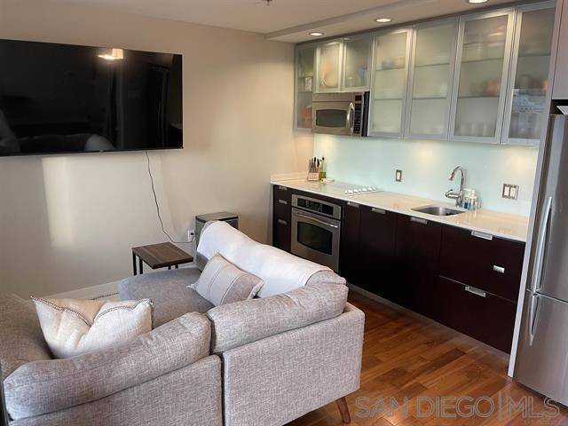 San Diego, CA 92101,575 6th ave #1109
