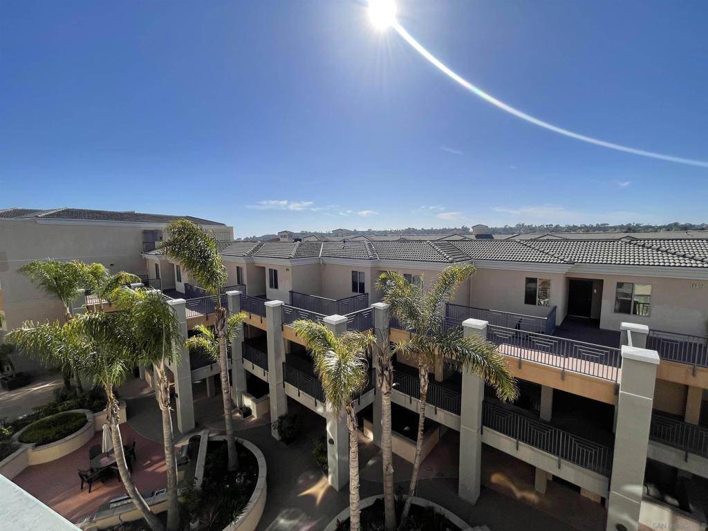 San Diego, CA 92130,3887 Pell Pl #415