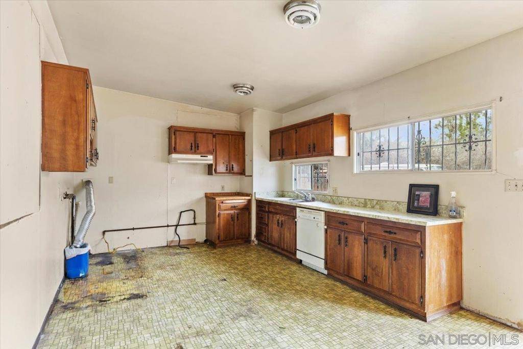 Chula Vista, CA 91911,172 Inkopah St