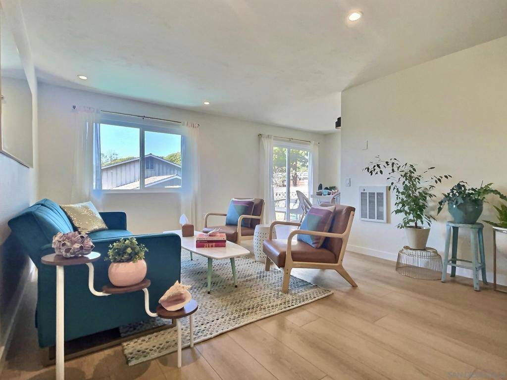 Encinitas, CA 92024,812 Regal #P6