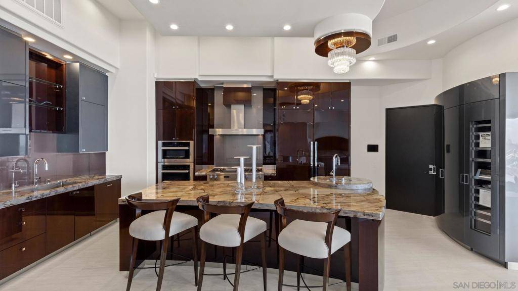 7451 Hillside Dr La Jolla, CA 92037