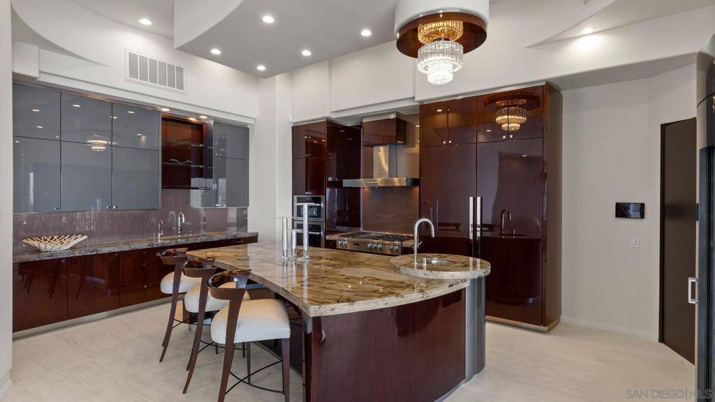 7451 Hillside Dr La Jolla, CA 92037