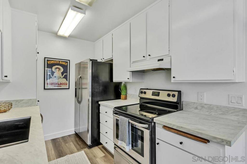 La Jolla, CA 92037,8515 Villa La Jolla Drive #C