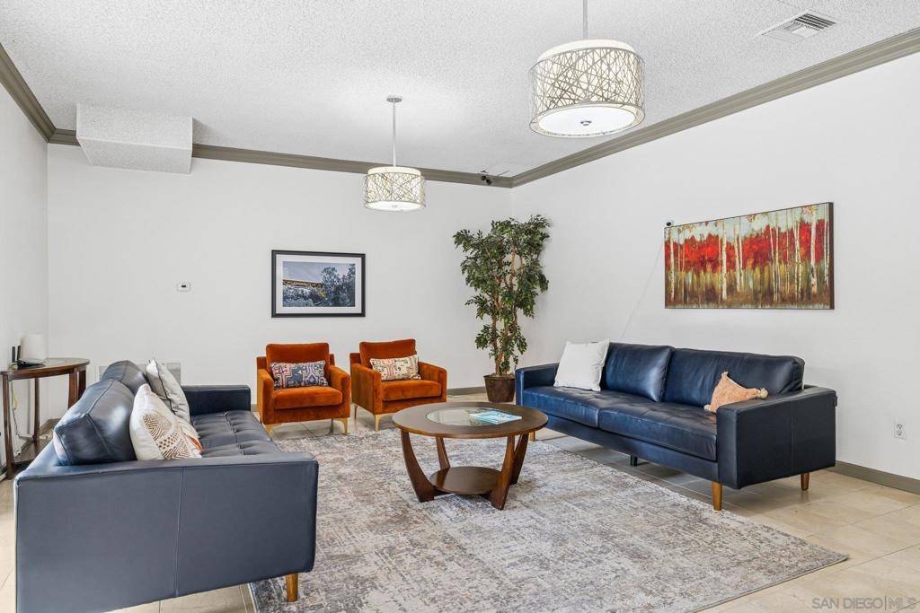 San Diego, CA 92101,2568 Albatross St #5K