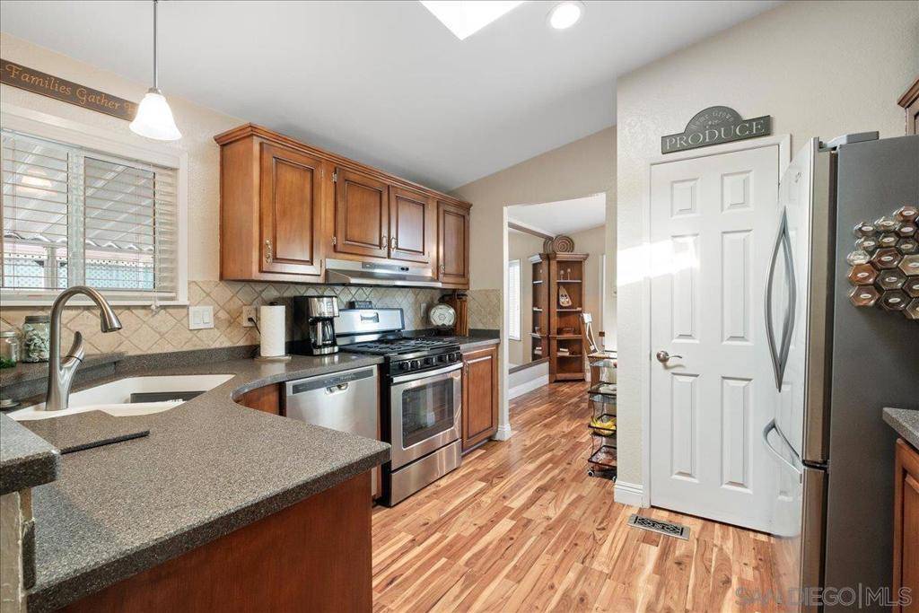 Poway, CA 92064,13327 Casa Vista St