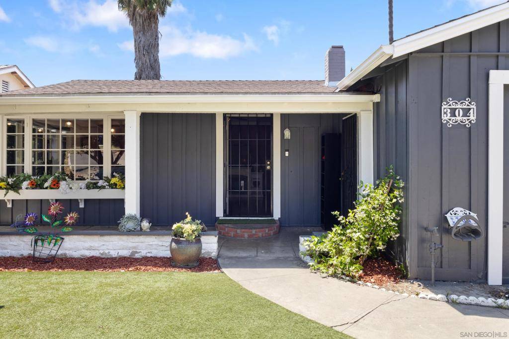 Vista, CA 92084,304 Palm Dr