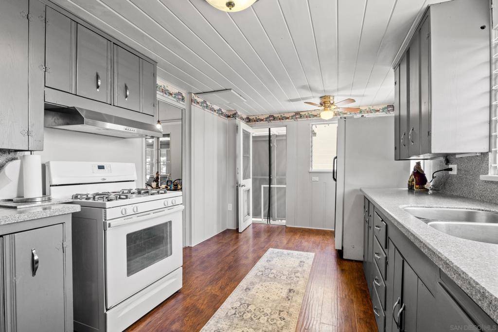 Vista, CA 92084,304 Palm Dr