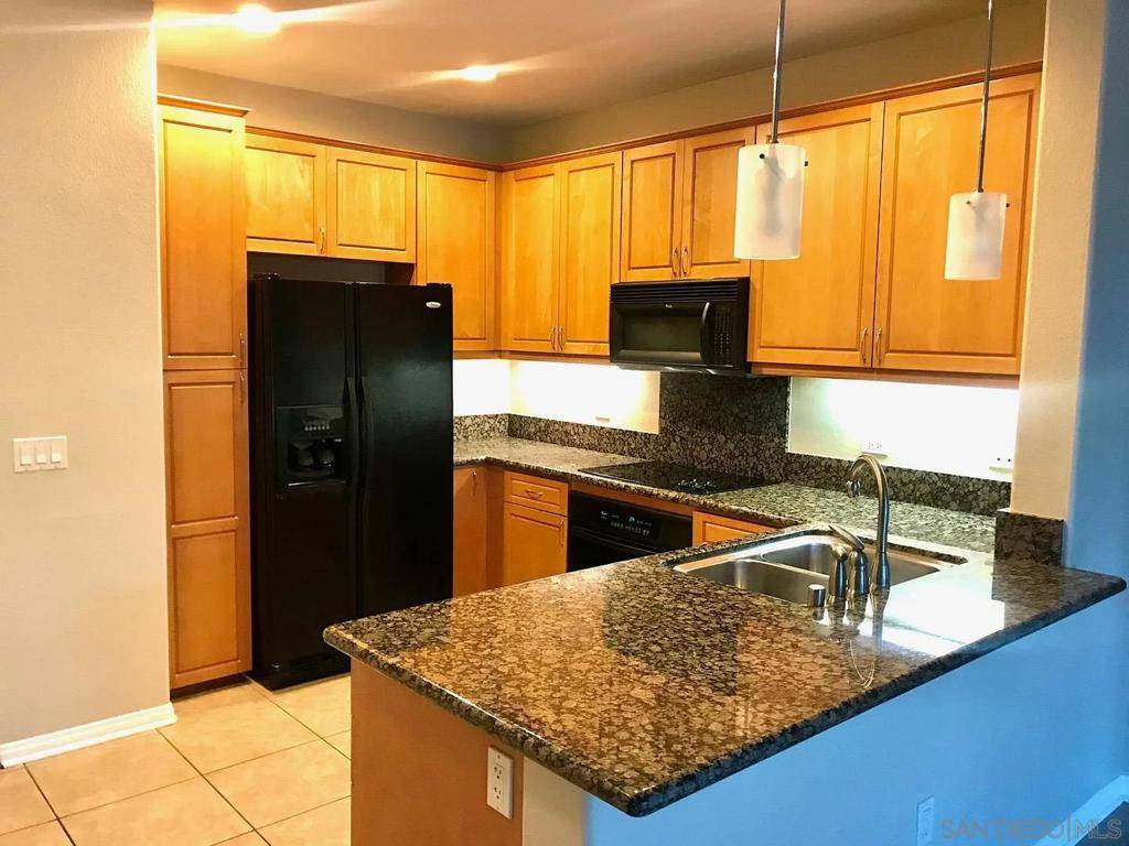 San Diego, CA 92130,3877 Pell Place #130
