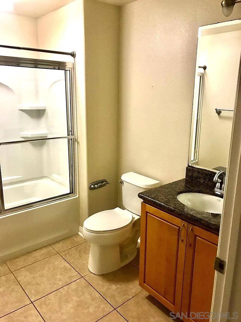 San Diego, CA 92130,3877 Pell Place #130