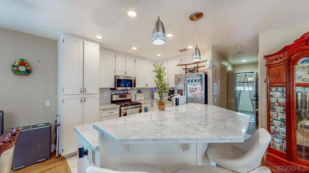 Escondido, CA 92026,29825 Platanus Dr