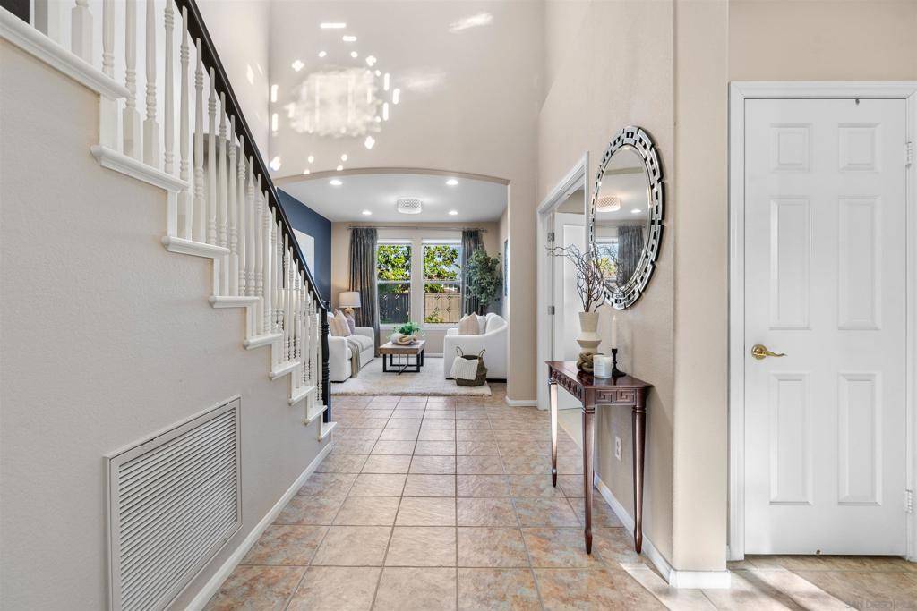 Carlsbad, CA 92009,7824 Calle Pinabete