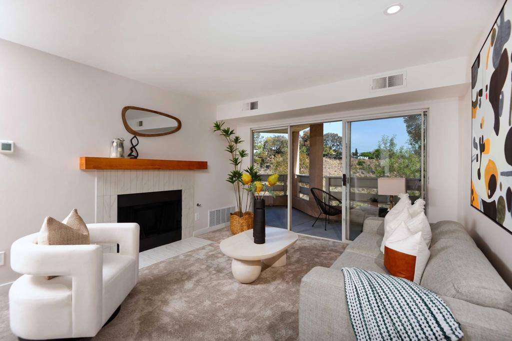 San Diego, CA 92111,7247 Camino Degrazia #44